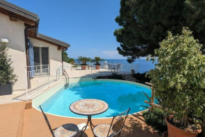 Villetta con Piscina su Terrazza vista mare San Remo